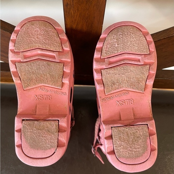 Barbie rain boots with Barbie heads in a size XS 7/8 - Picture 9 of 16